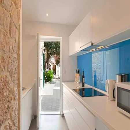 Villa In With Pool And Sea View *
