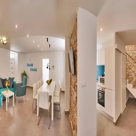 In With Pool And Sea View Villa Bol