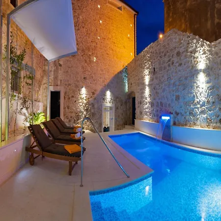 Villa In With Pool And Sea View *