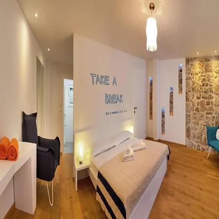 In With Pool And Sea View *