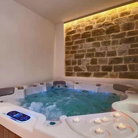 Villa In With Pool And Sea View Bol